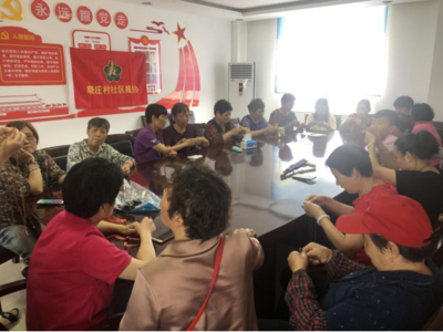 晓庄村社区组织开展DIY手绳编织活动